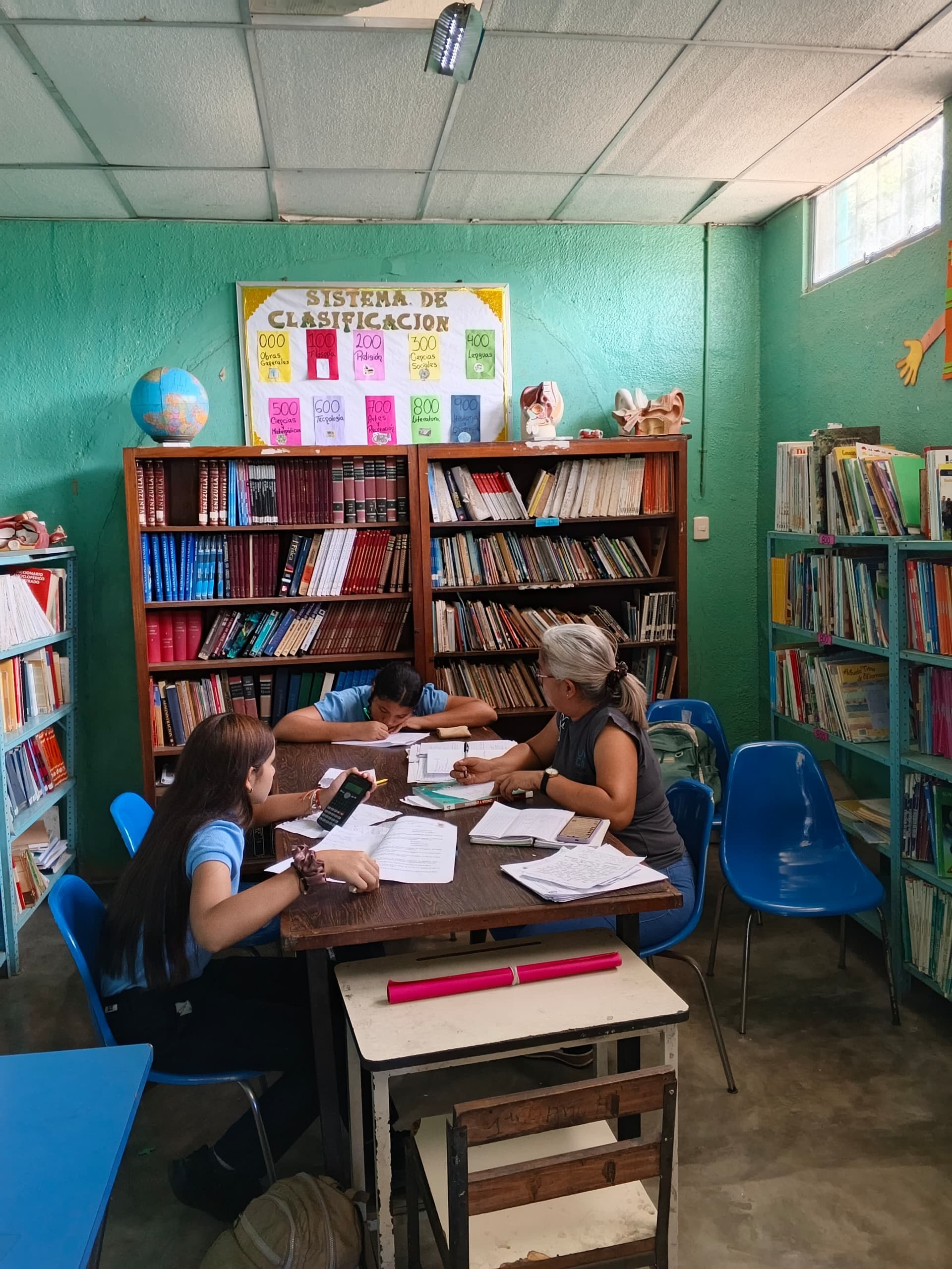 Estudiantes en actividad escolar